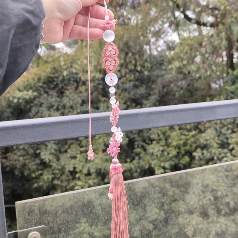 中国结流苏古典吊坠压襟团扇挂饰包包挂坠汉服天然草莓晶粉冰晶 - 吊饰 - 半宝石 粉红色