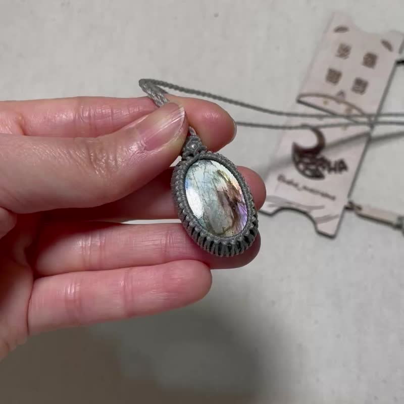 蜡线编织/特殊银黄带蓝光拉长石项链/一组两入 - 项链 - 水晶 灰色