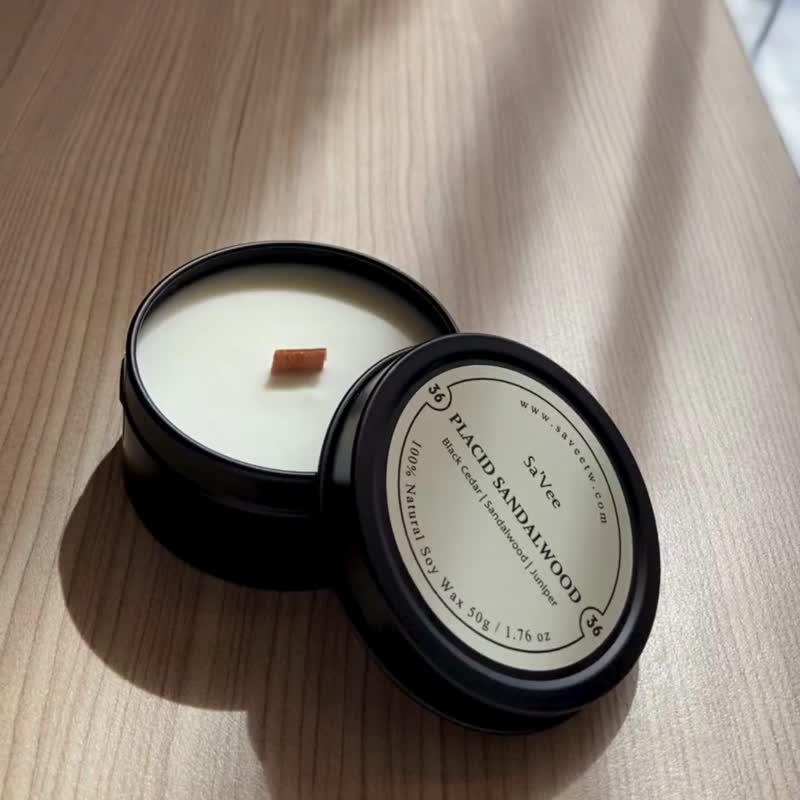 旅行蜡烛 - 木质调礼盒 附小卡片 / 沉静圣檀 单入礼盒 - 蜡烛/烛台 - 其他金属 黑色