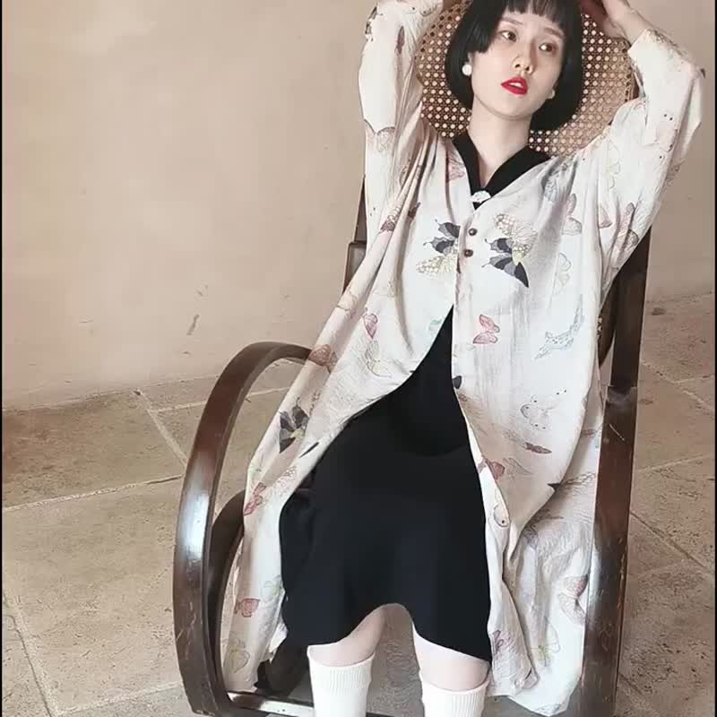蝴蝶印花 新中式復古少女V領襯衫 日系寬松闊袖春秋長款開衫上衣 - 女装衬衫 - 聚酯纤维 白色