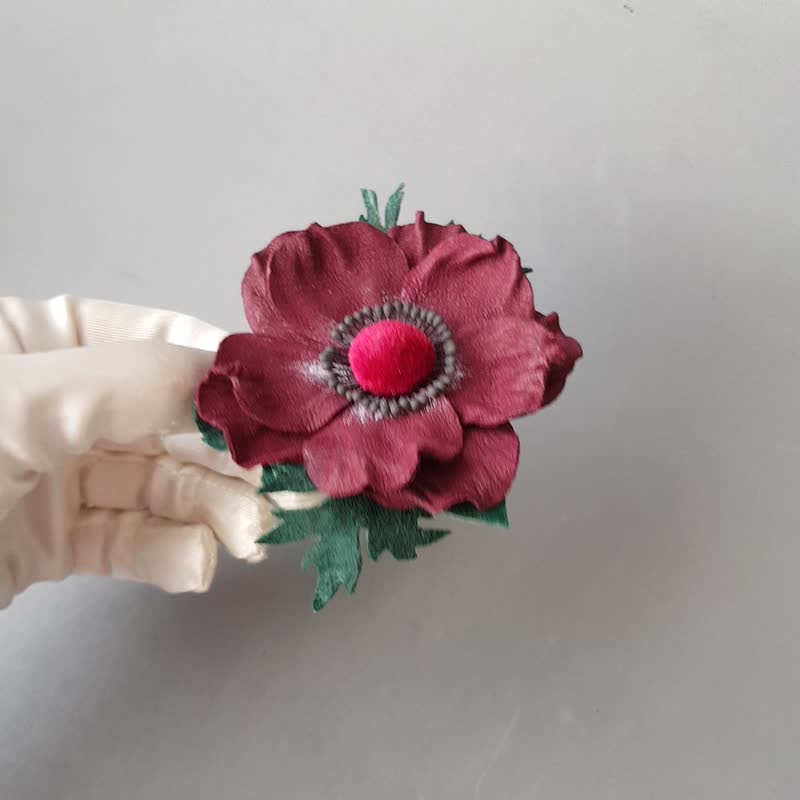 皮革胸針 Dark bordo leather brooch for her Leather women's jewelry - 胸针 - 真皮 紫色
