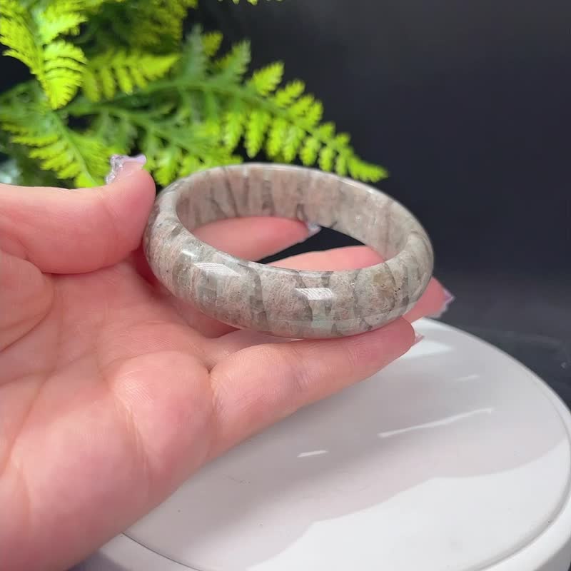 独特长石手镯60MM 玉化高瓷星光 肉红色飘绿小宽条景镯 平衡磁场 - 手链/手环 - 半宝石 