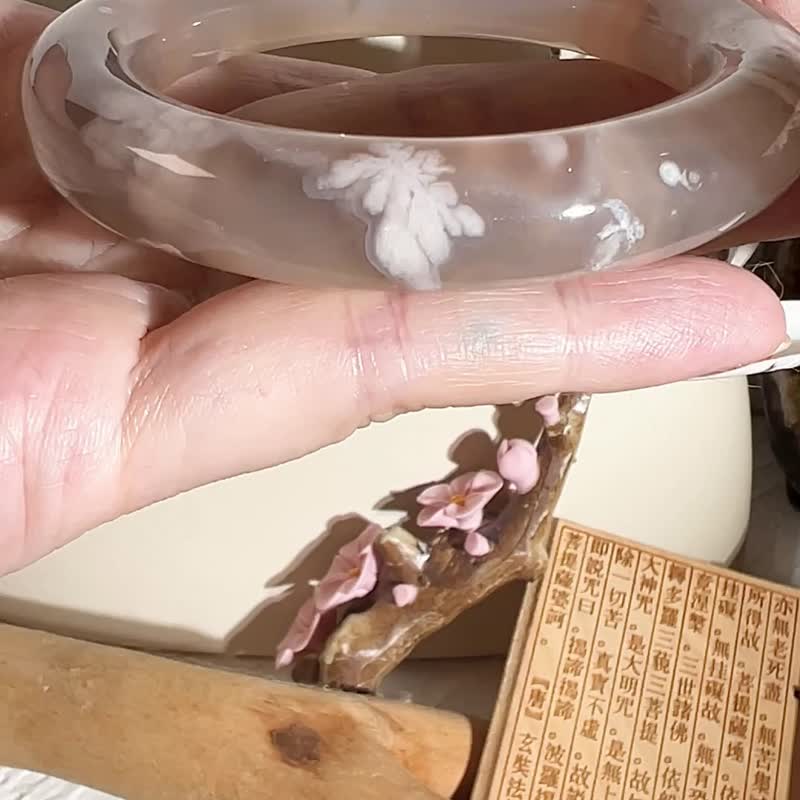 樱花玛瑙手镯 玛瑙手镯高冰烟灰成形白花茉莉花套镯园条53/54/55 - 手链/手环 - 玉石 