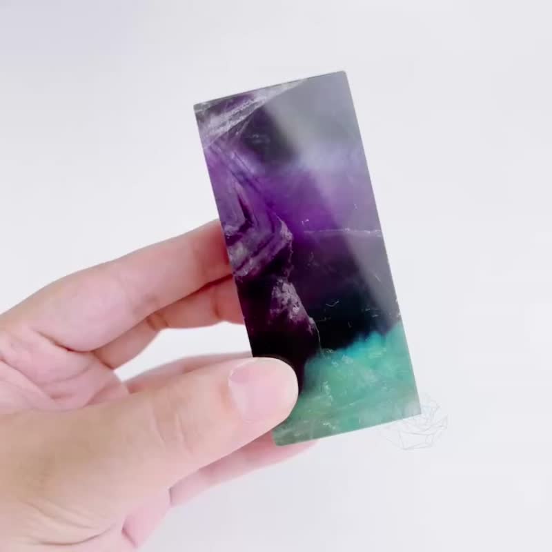 萤石 随形 七彩 山形千层 五彩 斑斓 带彩虹光 带天然晶洞 - 摆饰 - 水晶 多色