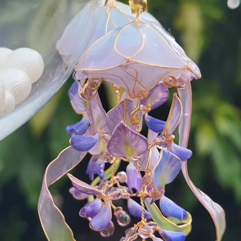 【春回大地也回大海】紫藤花水母 水晶花耳环 - 耳环/耳夹 - 树脂 紫色