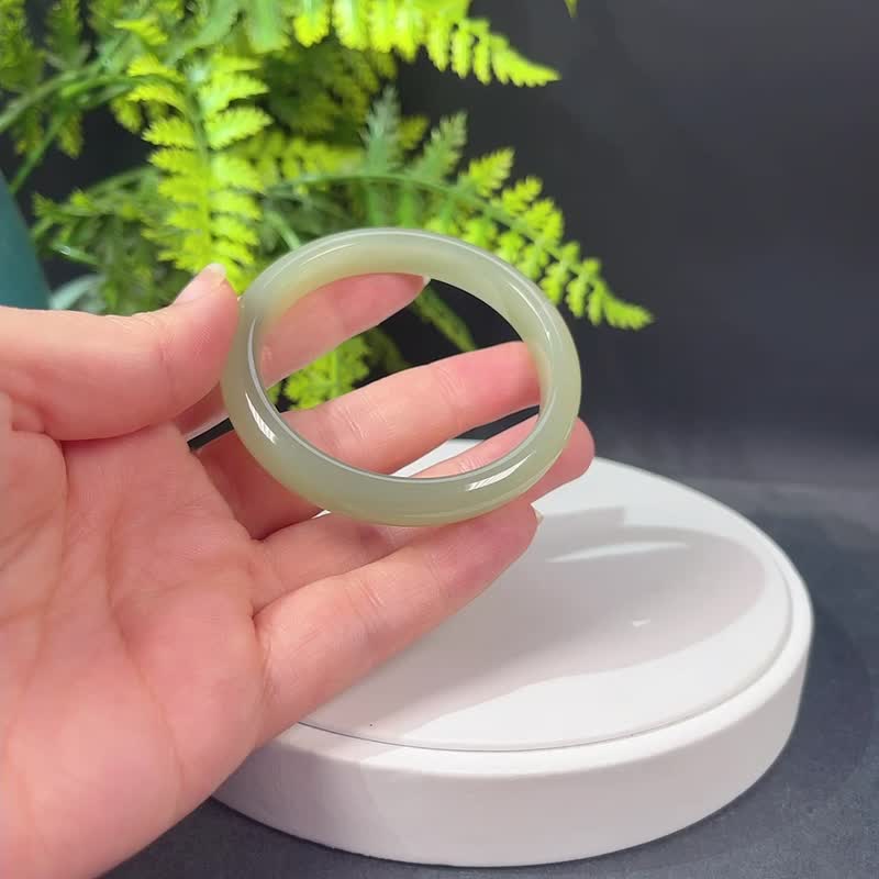 和田玉湖水绿手镯53MM 老料青白色圆条玉手环 附证书 细腻油润 - 手链/手环 - 玉石 绿色