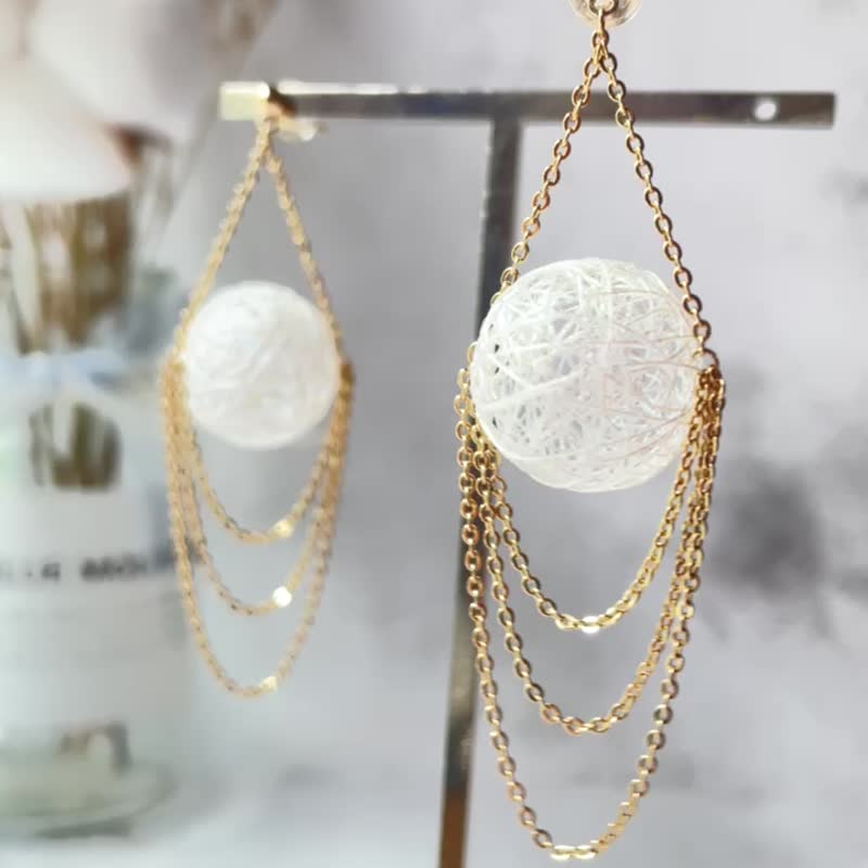 白彩三链バブル线球 - 耳环/耳夹 - 丝．绢 白色