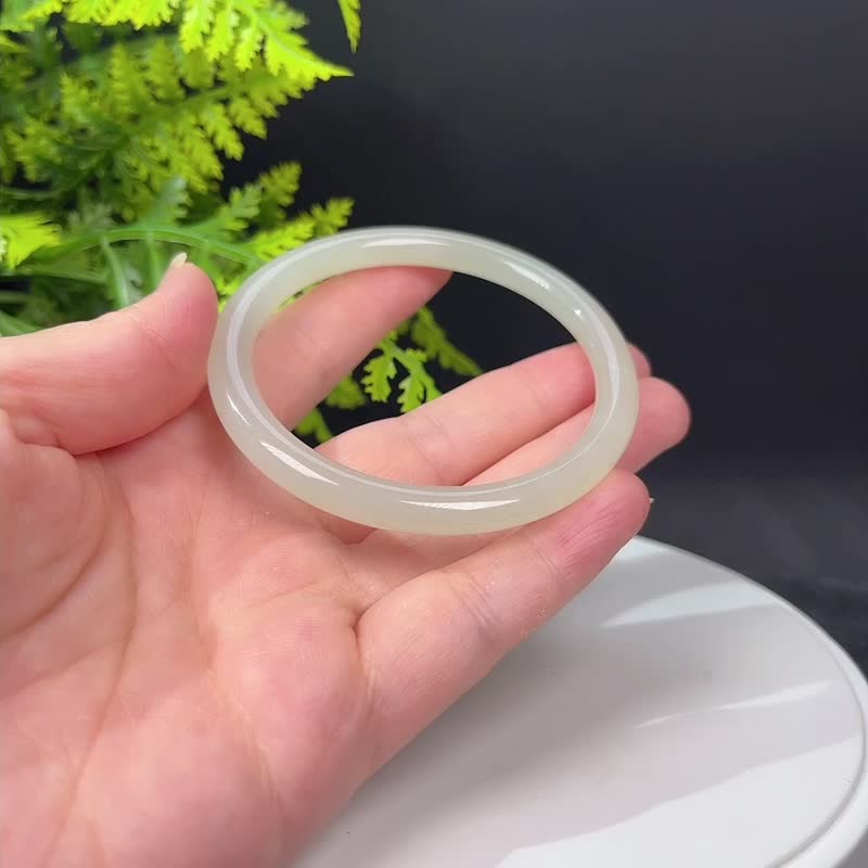 和田玉晴水绿手镯60MM 冰底老料青白玉手环 附证书 质地细腻油润 - 手链/手环 - 玉石 