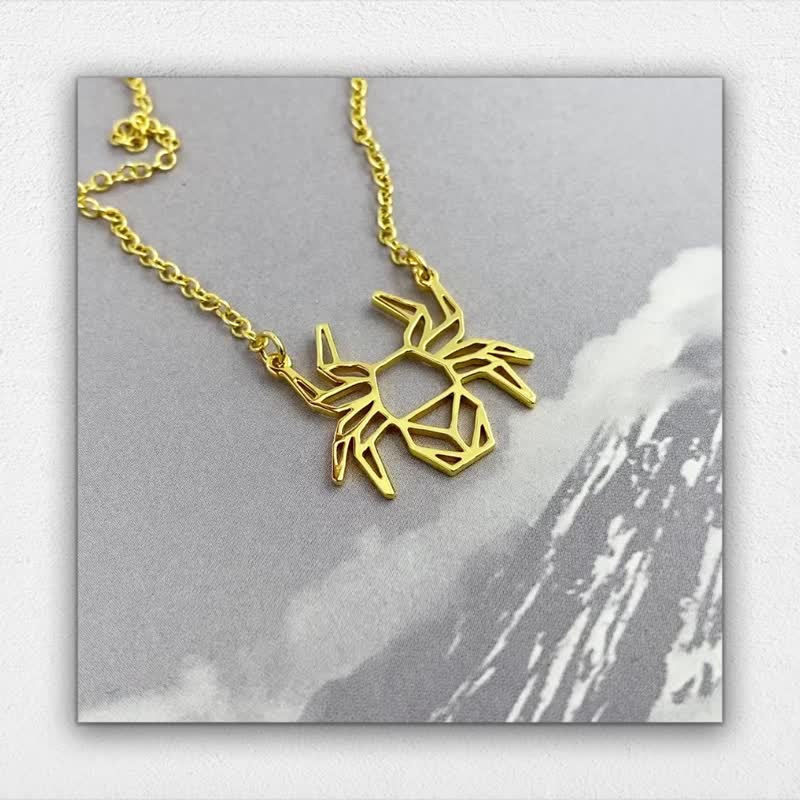 Spider necklace, Geometric jewelry, insect gift for her - 项链 - 铜/黄铜 金色