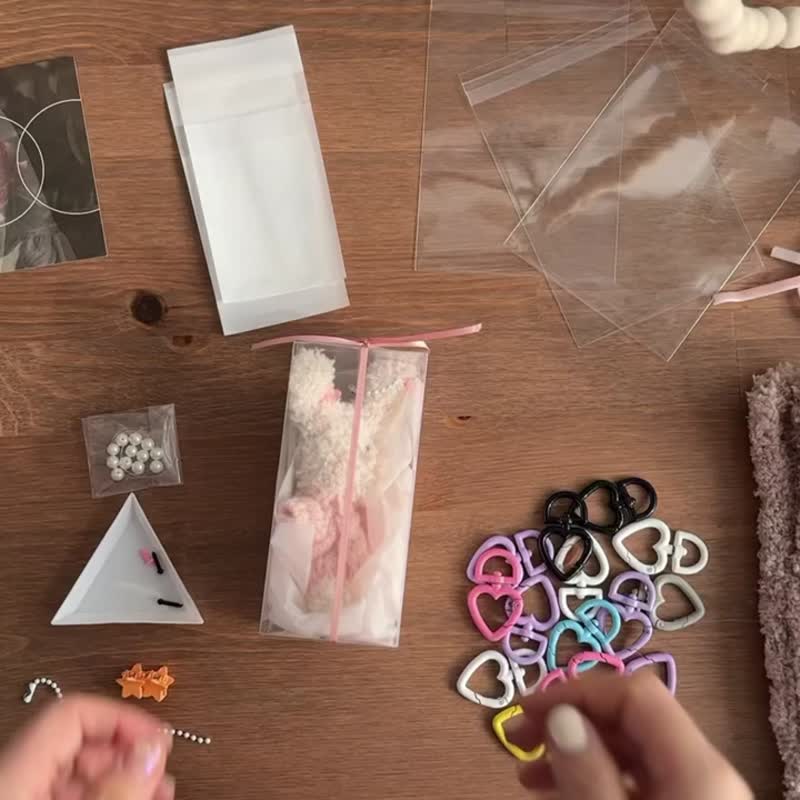 【DIY KIT】熊熊毛衣玩偶钥匙圈 毛线衣材料包 Healing Keyring - 钥匙链/钥匙包 - 棉．麻 多色