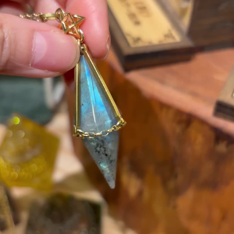 一图一物 拉长石灵摆项链 能量水晶颈链 黄铜项链 中性 男项链 - 项链 - 其他金属 灰色