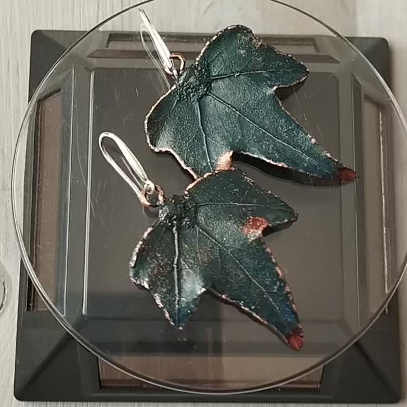 Artisan Ivy 铜耳环，植物爱好者礼物创意，银，蓝色光泽 - 耳环/耳夹 - 铜/黄铜 