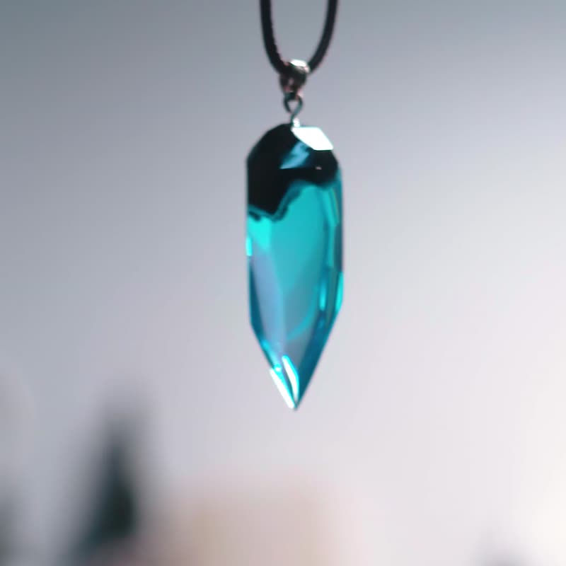 项链树脂|狼牙 : Galactic black Wolf fang (RESIN) - 项链 - 树脂 透明