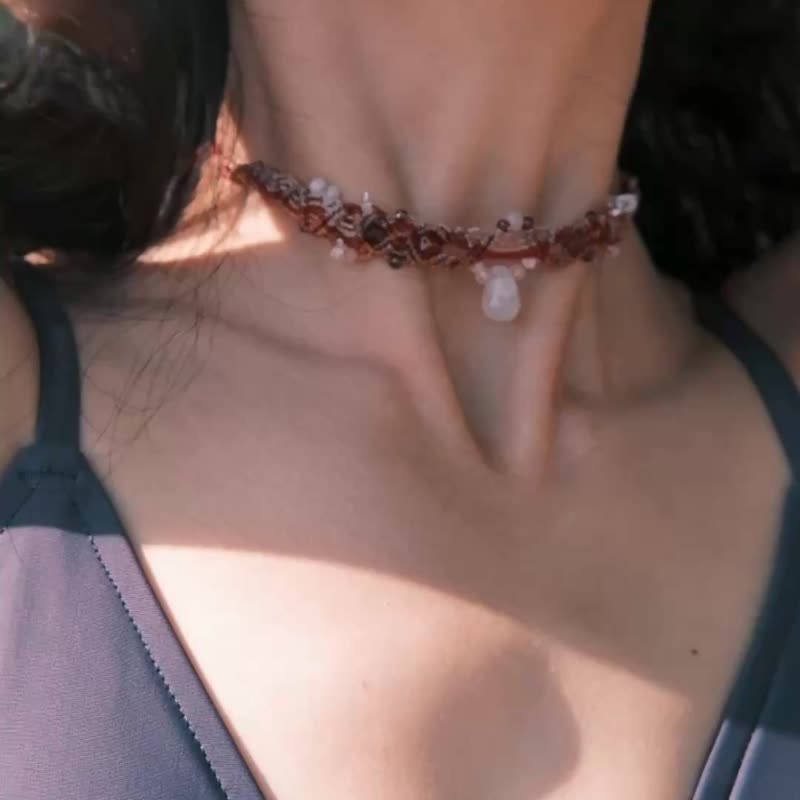 矿石编织颈链 | 安住 流动 //灰玛瑙 月光石 红玛瑙 石榴石 太阳石 - 项链 - 水晶 