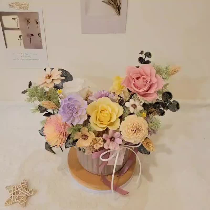 永生玫瑰桌花。盆花。摆饰。附包装。开幕花礼 - 干燥花/捧花 - 植物．花 
