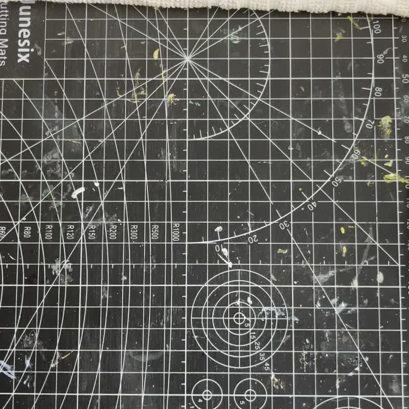 【躺倒落叶堆的挪威森林猫】插画师手作粘土旋转戒指 - 戒指 - 粘土 灰色