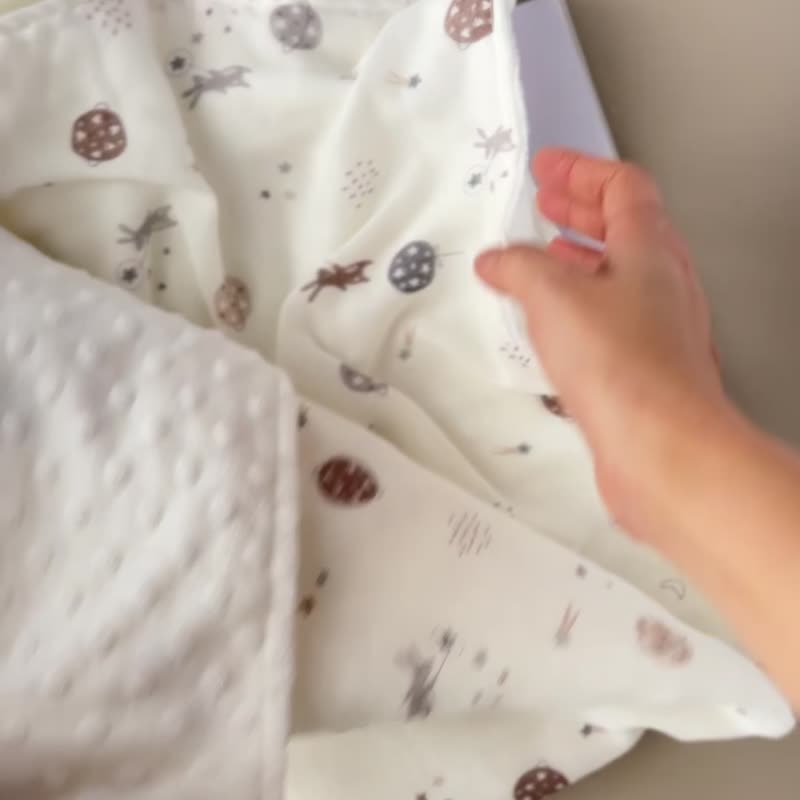 小兔子星球探险  宝宝豆豆绒毯 婴儿手作 新生儿礼 - 围嘴/口水巾 - 棉．麻 多色