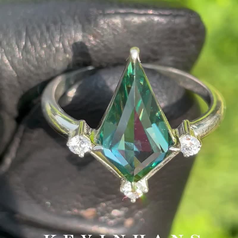 Kite Cut Blue Green Moissanite Diamond Ring, White gold engagement Ring, gift - 戒指 - 钻石 