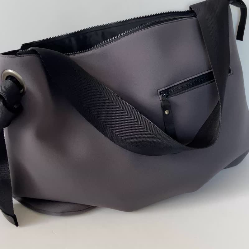 【L尺寸】大号肩背包 健身 旅行 妈妈包 潜水布材质 姓名刻印 - 侧背包/斜挎包 - 其他材质 灰色