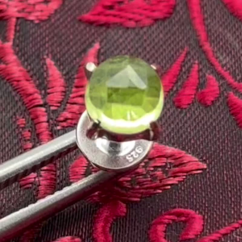 玫瑰式切割 橄榄石 (Peridot) 耳环 / 925 银 / 单边贩售 / 包邮 / 日本制造 / 银饰 - 耳环/耳夹 - 纯银 银色