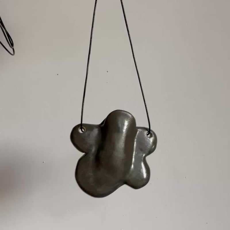 陶瓷花朵造型项链 - 长链 - 陶 黑色