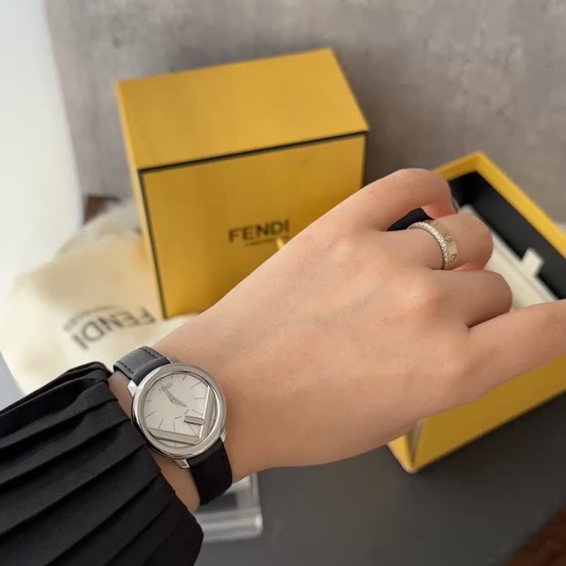 FENDI 芬迪 F Logo 腕表 - 女表 - 真皮 黑色