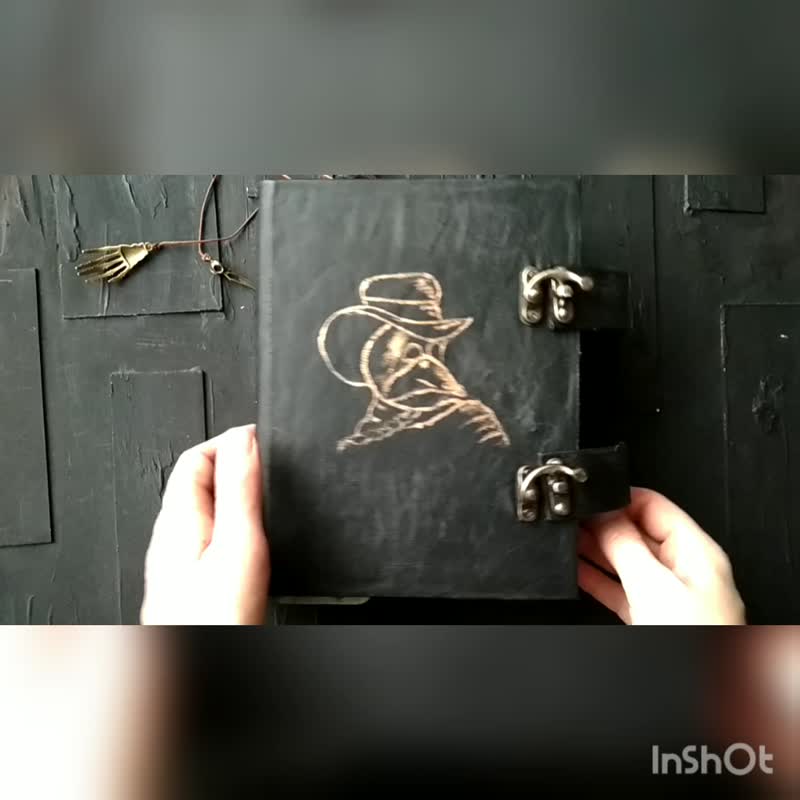 Plague doctor junk journal Gothic notebook handmade diary grimoire ancient lock - 笔记本/手帐 - 纸 黑色
