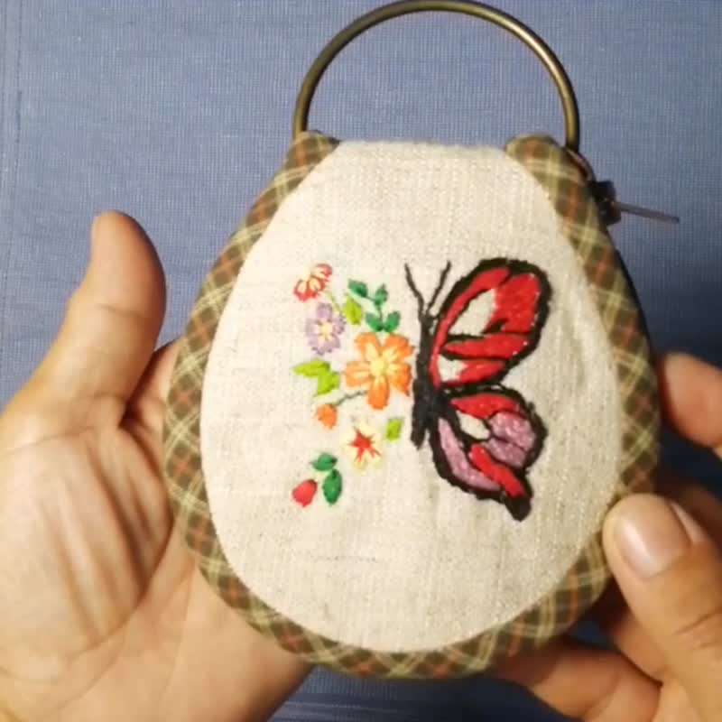 蝴蝶和花痴刺绣钥匙和钥匙卡包 - 其他 - 棉．麻 白色