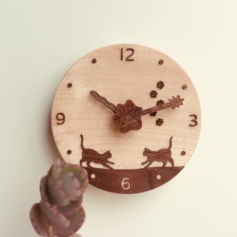CLOCK_10 桌立时钟 春日逗留 猫咪 肉球 逗猫棒 可磁吸 壁挂 - 时钟/闹钟 - 木头 咖啡色