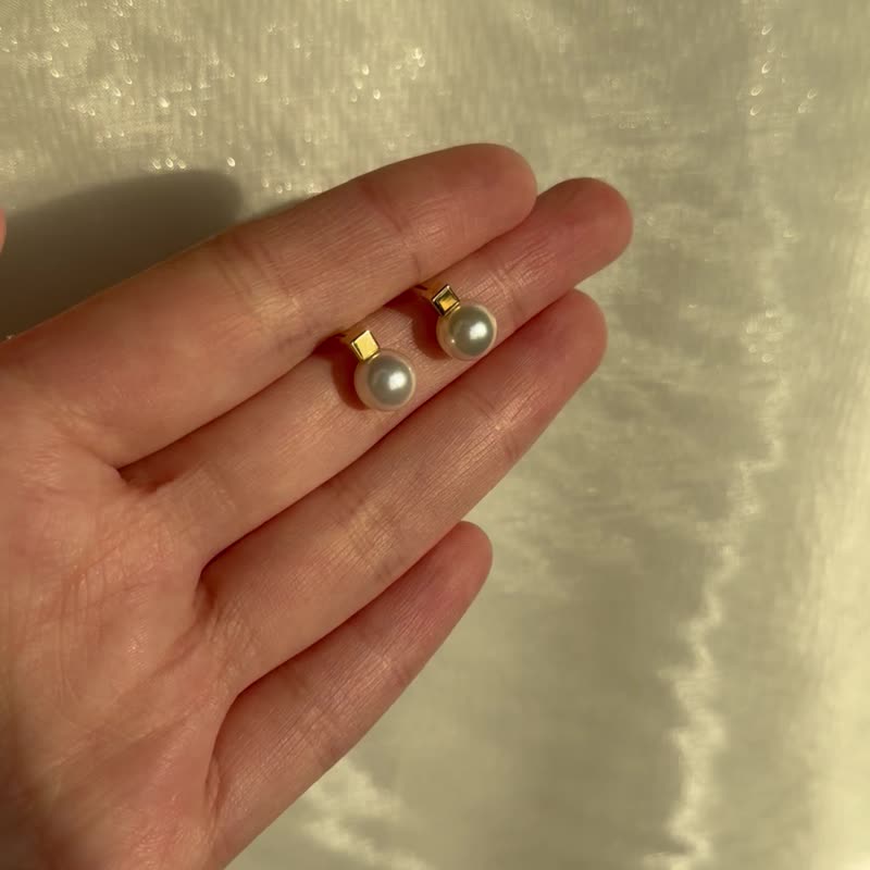 日本 akoya 珍珠耳环 极简方形设计 18k 金 7.5mm 海水珍珠 日本直送 - 耳环/耳夹 - 珍珠 白色