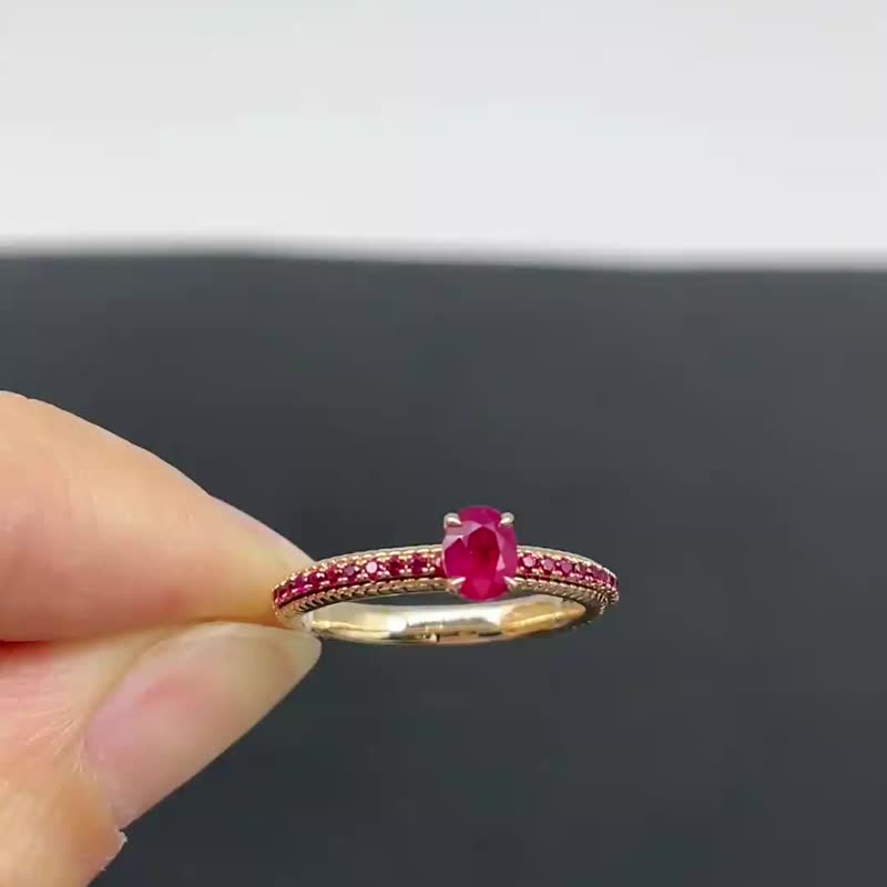 拜占庭风复古彩色刚玉珠边厚金 18k 金红宝石戒指蓝宝石戒指 - 戒指 - 宝石 红色