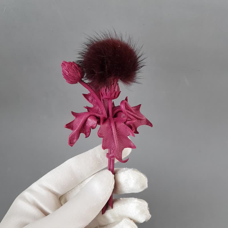 皮革胸针 苏格兰蓟造型皮革胸针 送给她的皮革饰品 - 胸针 - 真皮 红色