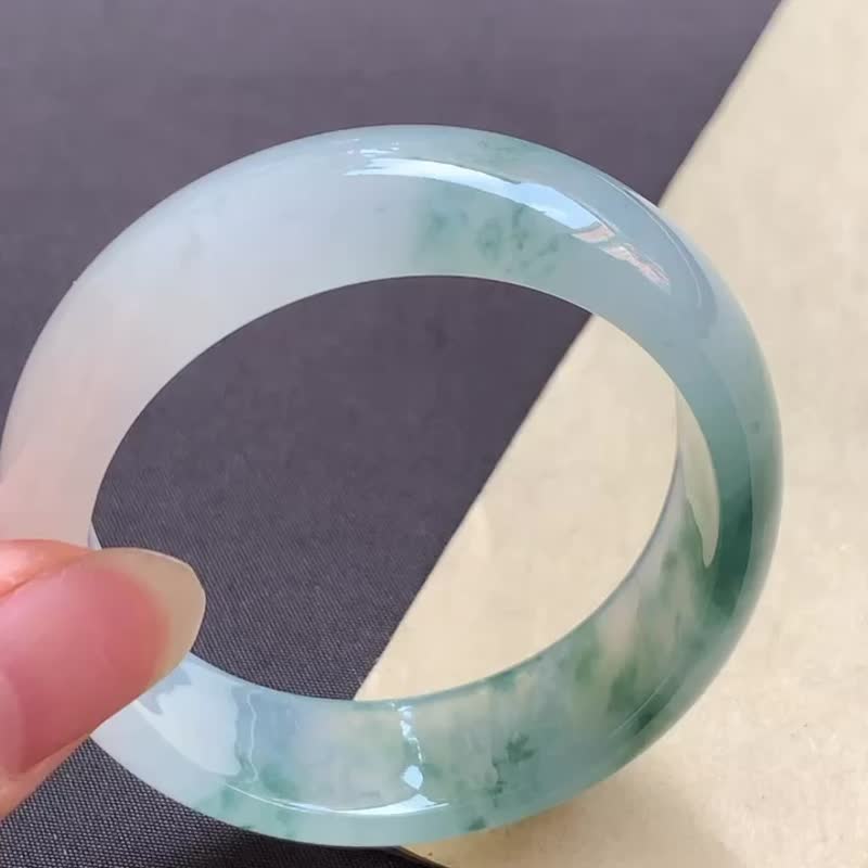 冰种翡翠天然翡翠玉镯A玉手镯 玉鈪 • 冰种半山水翡翠贵妃镯 - 手链/手环 - 玉石 绿色