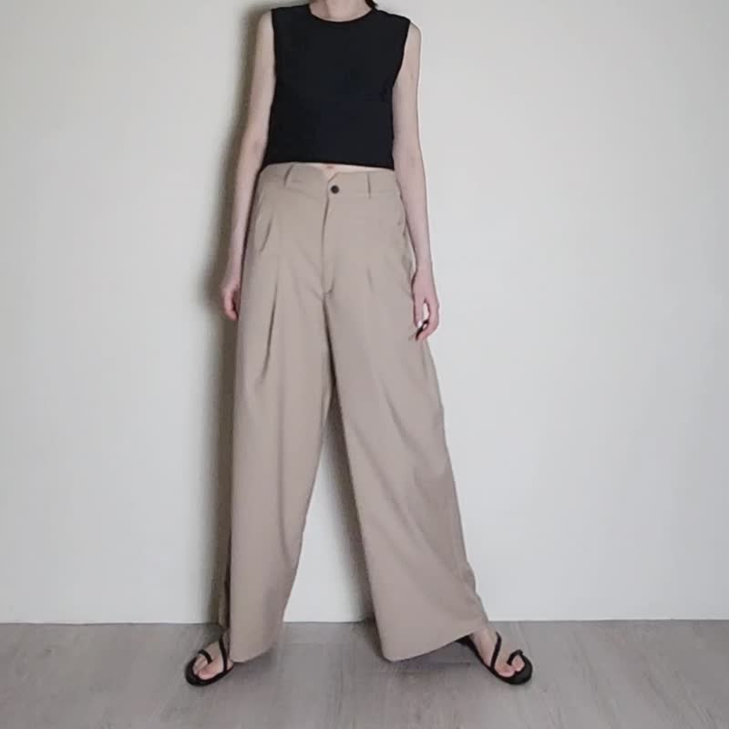 卡及中高腰宽版3D立体剪裁抓折长裤BEIGE WIDE LEG PANTS - 女装长裤 - 其他材质 
