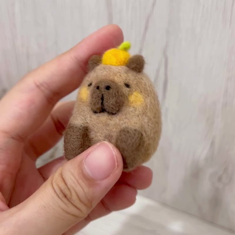 口袋小动物 苹安小猪 吉祥小水豚 羊毛毡别针 胸针 疗愈 送礼 - 胸针 - 羊毛 卡其色