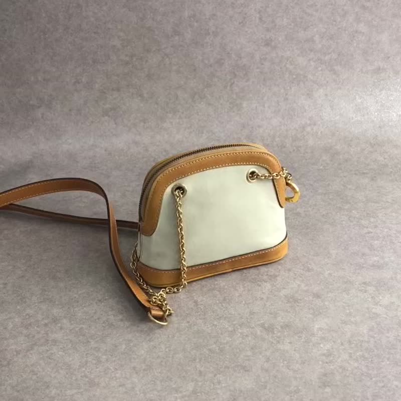【日本直送 名牌中古包】CELINE 赛琳 经典贝壳造型 圆形 Logo 吊饰 皮革 啾啾包 链条肩背包 2aechi - 侧背包/斜挎包 - 真皮 咖啡色