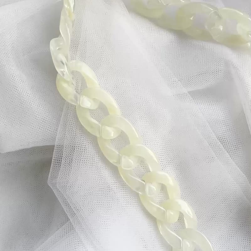 Weaving Box / Beans Bag 可拆式链条手挽带・清新大菜糕・乳白色 - 其他 - 压克力 白色