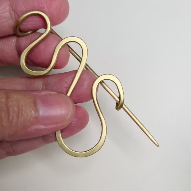 【Line系列】#a322 曲线胸针/披肩针/ 黄铜/ 手工礼物/ 定制化 - 徽章/别针 - 铜/黄铜 金色