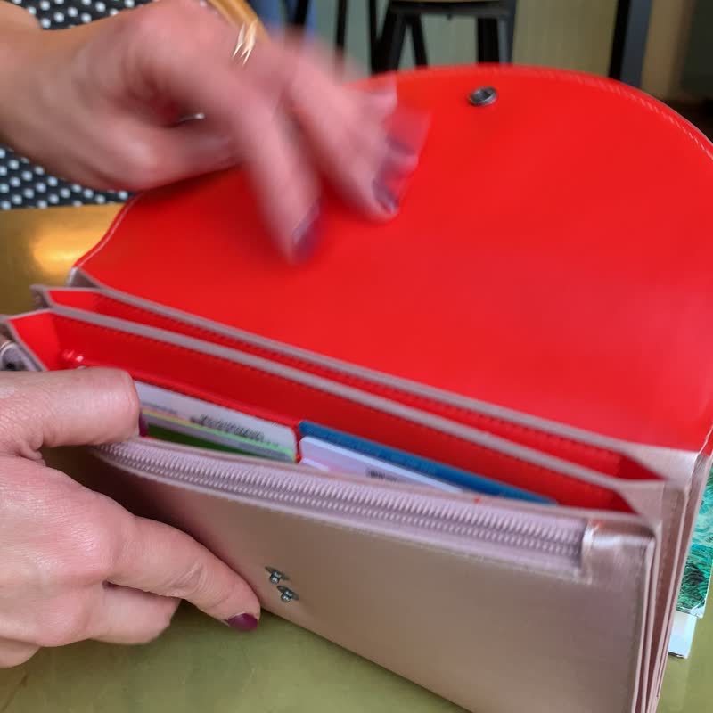 可拆卸手腕带手机钱包 | 来自纽约布鲁克林 - 皮夹/钱包 - 人造皮革 