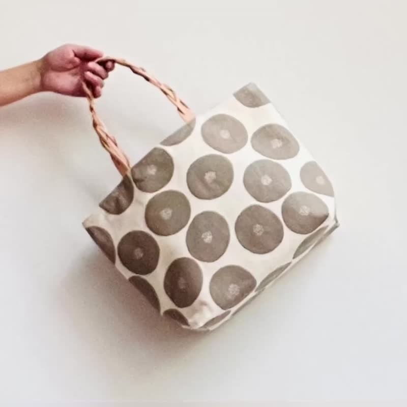 大水玉。编织皮革 肩背 托特包。拉链袋插袋。日本设计布 - 手提包/手提袋 - 棉．麻 卡其色