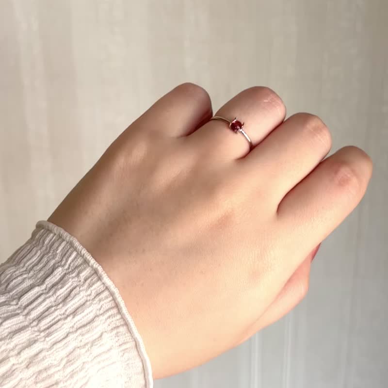 镀铑+SV925 高等级碧玺 迷你宝石戒 / 十月诞生石 - 戒指 - 宝石 粉红色