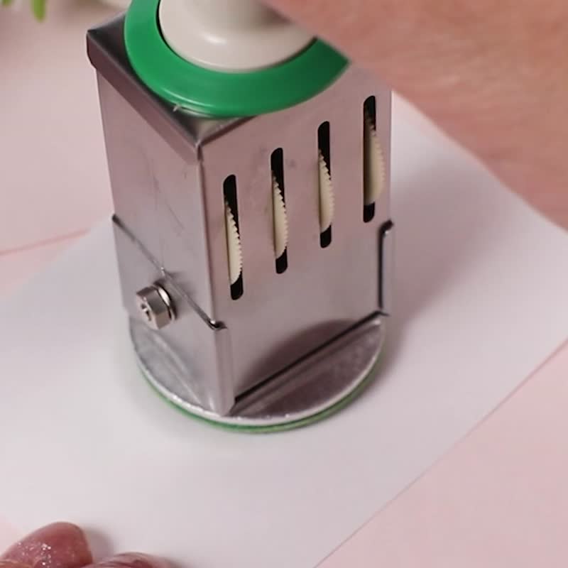 [草莓日期印章] 草莓日期旋转印章 日期印章兔子 用于装饰您的日记或笔记本 附带一个可爱的配套储物罐 由 Sanby 制作 生日留言卡 垂耳兔 - 印章/印台 - 橡胶 红色