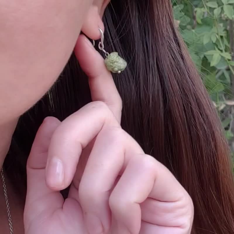 Rough Grossular Garnet Earrings, 925 Silver, Leo, Virgo, Sagittarius stone - 耳环/耳夹 - 半宝石 绿色
