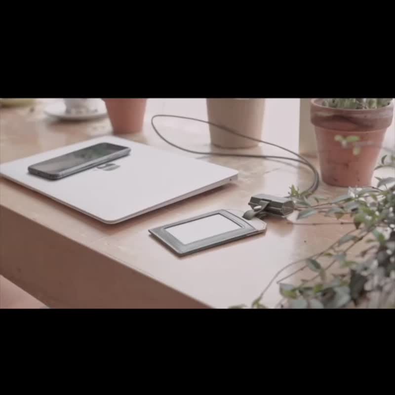 Smart Badge 一款带充电线功能的证件套(USB-C to Lightning) - 证件套/卡套 - 真皮 黑色