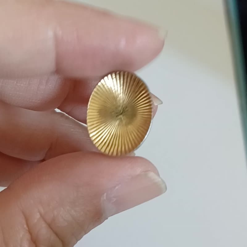 vintage jewelry  古董金色内凹放射线夹式耳环 - 耳环/耳夹 - 其他金属 