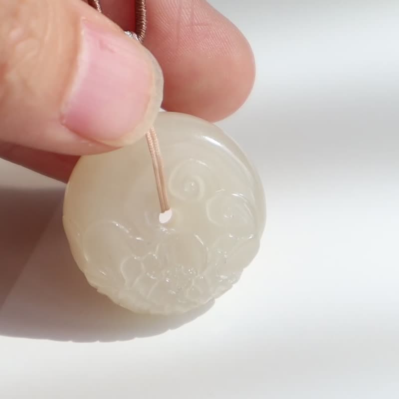 天然藕粉和田玉平安扣项链雕花面包圈吊坠藕粉料饱满厚实平安喜乐 - 项链 - 玉石 