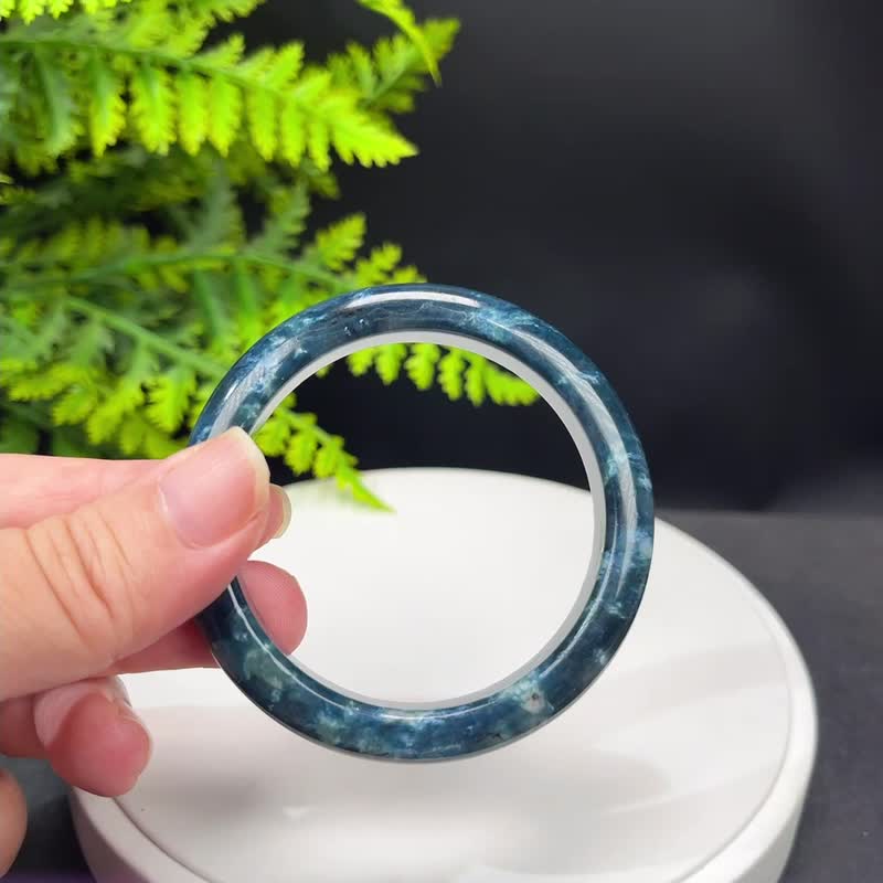 蓝线石手镯 52MM 渐变深蓝白 女式手环 净化吸纳负能量 磁场温和 - 手链/手环 - 半宝石 蓝色