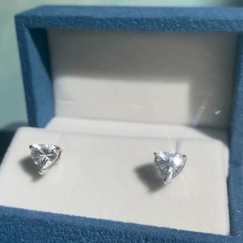 天然 白拓帕爱心耳环 心心相印 925纯银 已售完下单前请询问 - 耳环/耳夹 - 纯银 透明