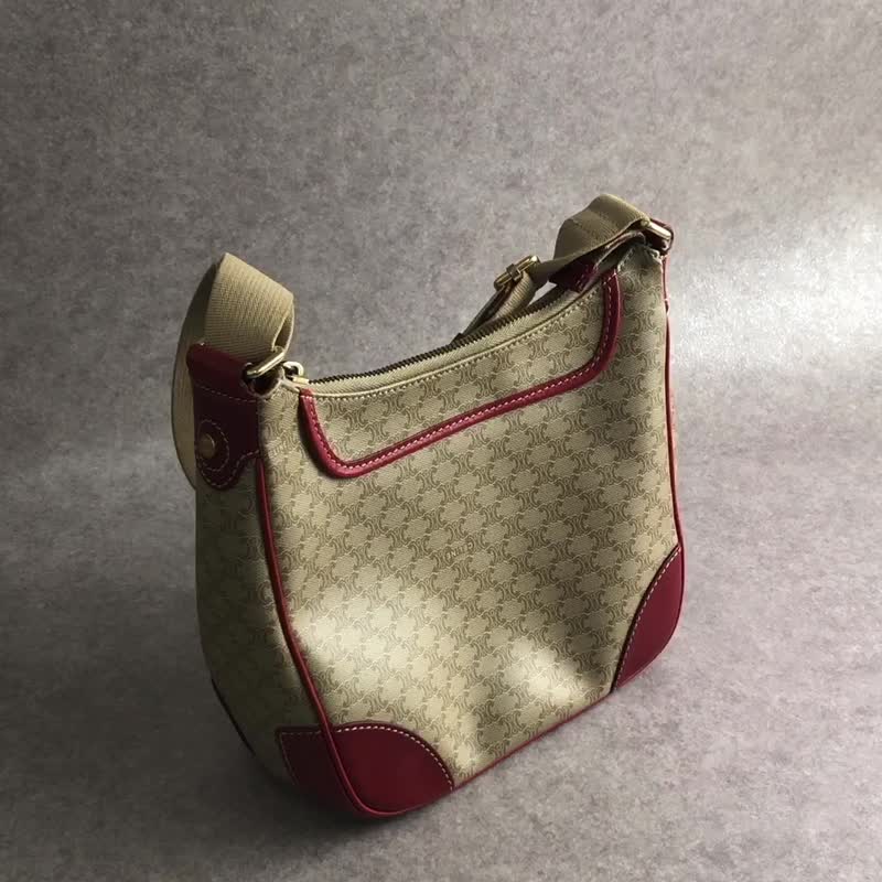 【VintageShop solo 日本直送中古包专卖店】CELINE 赛琳 经典老花拼接格纹 翻盖斜背包 米白 红 PVC 皮革 边角皮革 vintage ebftjm - 侧背包/斜挎包 - 防水材质 咖啡色