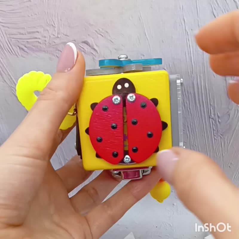 活动魔术方块、1岁旅行玩具、运动技能魔术方块、忙碌板、婴儿礼 - 玩具/玩偶 - 木头 黄色